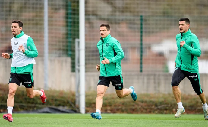 Paredes, Sancet, Vivian, Julen y Guruzeta empiezan la semana al margen del grupo