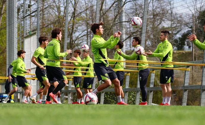 La Real Sociedad vuelve al trabajo con cinco lesionados y sin los internacionales