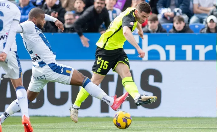 El Comité retira la tarjeta amarilla que Perraud vio en Butarque