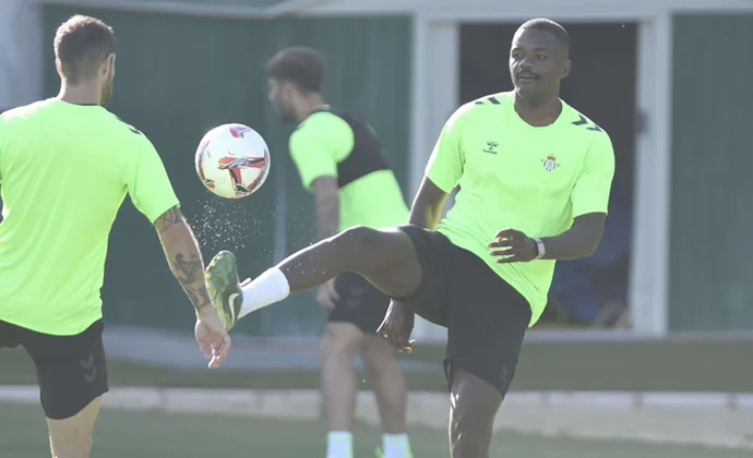 Isco, Adrián y los tres lesionados, al margen este jueves