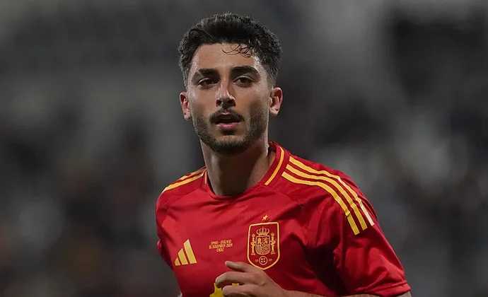 David Torres y Raúl Moro sustituyen a Fermín, Gerard Martín y Pablo Torre en la Sub-21