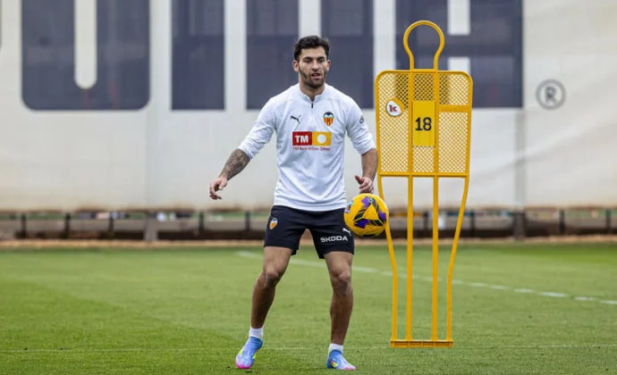 Hugo Duro empieza la semana trabajando con el grupo