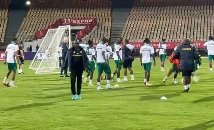 Neyou, casi recuperado, se ejercita al margen antes de enfrentarse a Libia