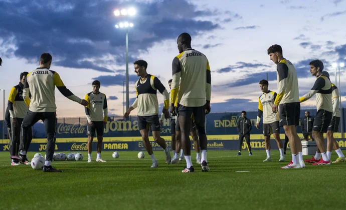 Gerard Moreno empieza otra semana con el grupo y Yeremi está de vuelta