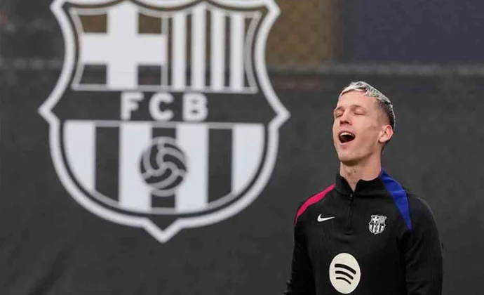 Flick recupera a seis internacionales y Cubarsí sigue al margen