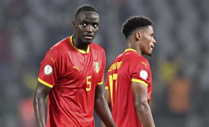 Los 180 minutos de Diakhaby con Guinea despejan el once de Corberán