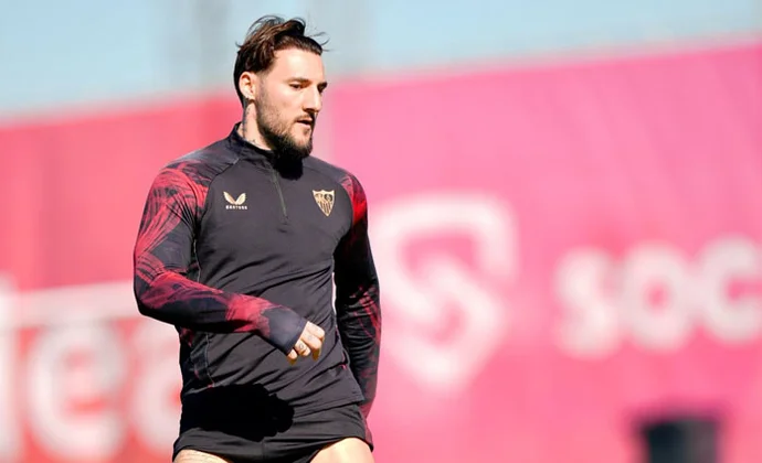 Agoumé, Idumbo, Lukebakio y Gudelj se incorporan a los entrenamientos del Sevilla