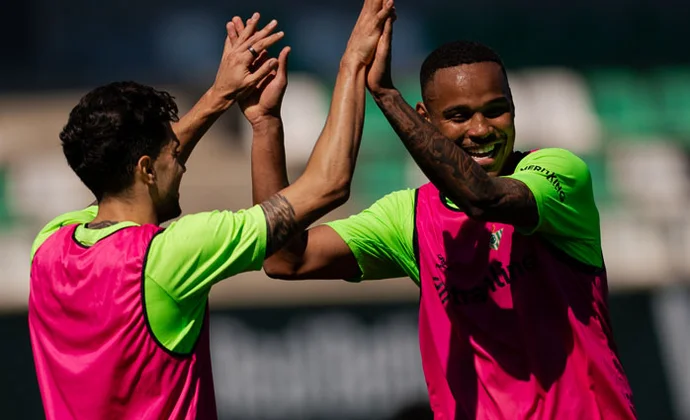 Lo Celso repite con el grupo y apunta al alta. Abde y Bakambu se inciorporan