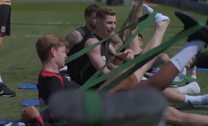 Frenkie de Jong se ejercita sin problemas en la vuelta al trabajo