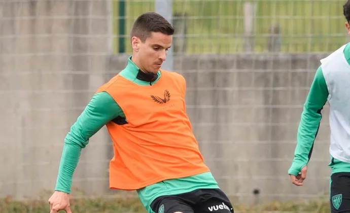 Galarreta solo tiene una sobrecarga y podría llegar al Villarreal