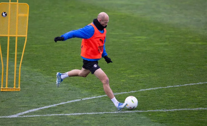 El Alavés completa la última sesión previa al partido sin bajas