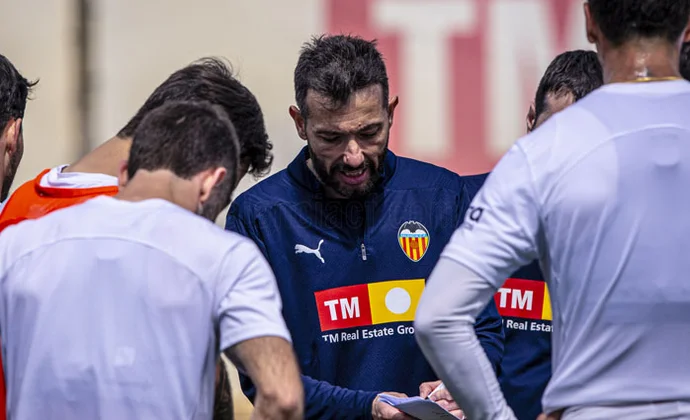 Sadiq, baja en el entrenamiento del viernes por un proceso viral