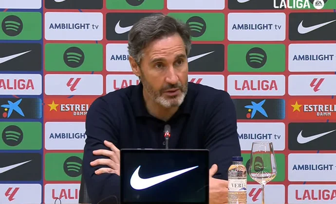 Vicente Moreno analizó la derrota, el caos del calendario y cree que no fue penalti