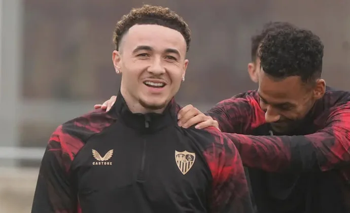 Rubén Vargas no completa el entrenamiento por molestias en el pie