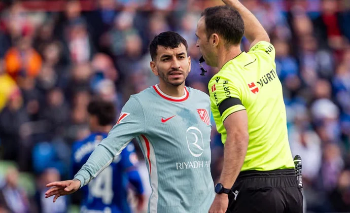 Correa cumplirá uno de los cinco partidos de sanción en la Copa