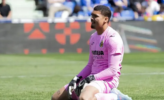 La titularidad de Luiz Junior, fruto de un error de predicción de Marcelino que terminó saliendo bien