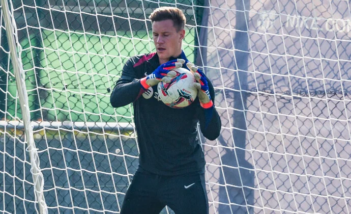 Ter Stegen y Christensen empiezan la semana con el grupo