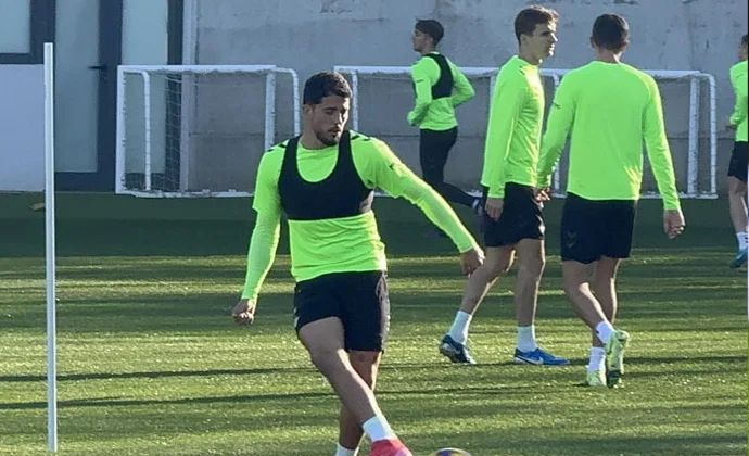 Marc Roca, Isco, Sabaly y Abde empiezan la semana al margen del grupo