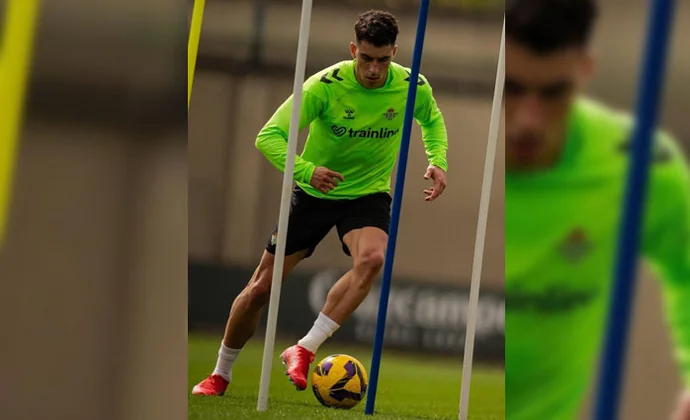 Marc Roca ya toca balón y entra en la recta final de su proceso de recuperación