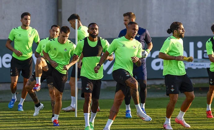 Sabaly vuelve al grupo. Isco, Marc Roca y Abde, al margen