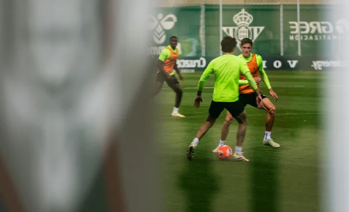 Pellegrini ensayó dos onces mezclados este miércoles con algún detalle a tener en cuenta