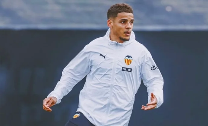 Corberán ensaya una linea defensiva con Aarons y Yarek debido a los problemas de Diakhaby