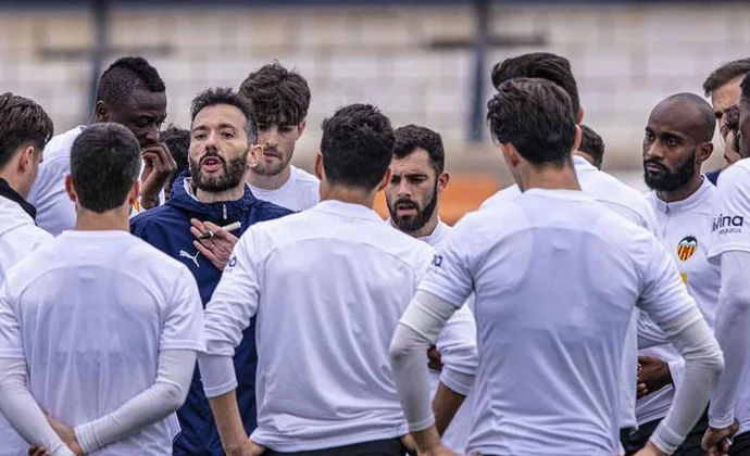 Iván Jaime, Thierry y los tres sancionados se ejercitan al margen. Diakhaby hace parte de la sesión