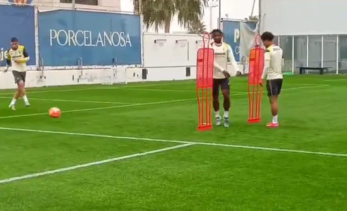 Pape Gueye repite con el grupo. Pépé y Logan Costa, al margen