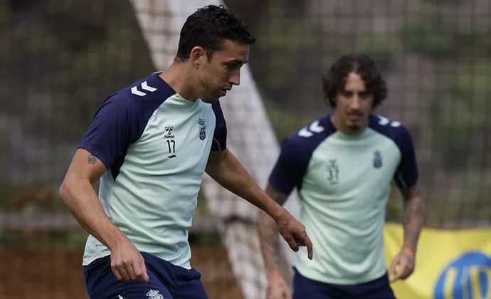 Pelmard repite con el grupo y Diego Martínez tiene tres bajas