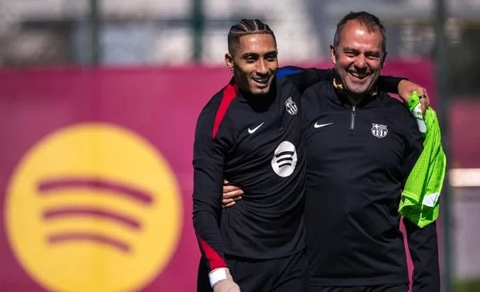 Flick ensaya once con la duda de Raphinha, que terminó fatigado