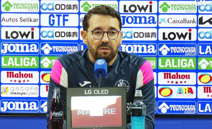 Bordalás confirma que tiene a todos disponibles y habla de Letacek, Djené, el Valladolid y la alineación