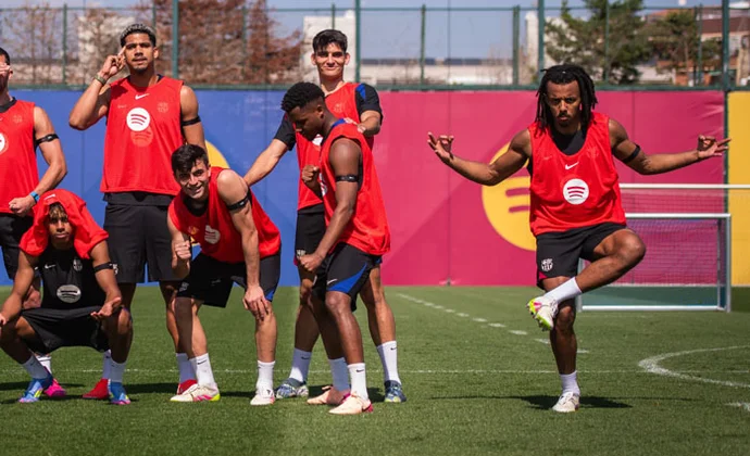 Íñigo Martínez repite con el grupo y siguen cuatro jugadores en la enfermería