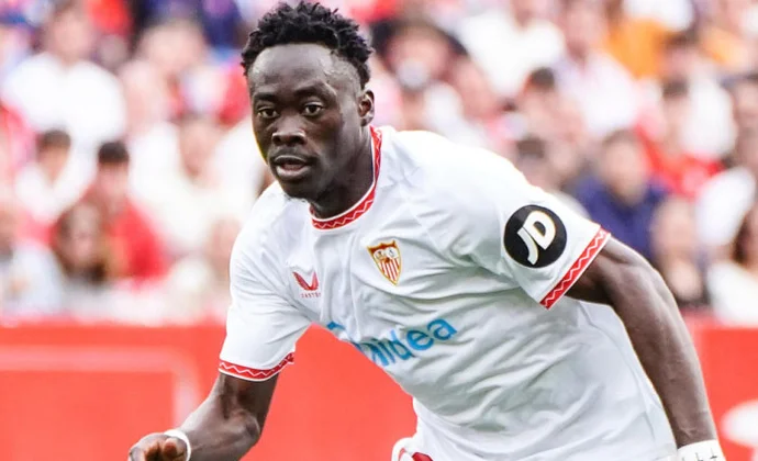 El parte médico oficial de Akor Adams lo descarta hasta junio