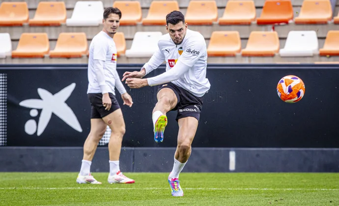 Diakhaby se reintegra al grupo e Iván Jaime sigue al margen