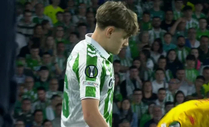 Jesús Rodríguez se retiró del partido contra el Jagiellonia por gastroenteritis