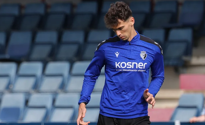 Bryan Zaragoza sigue al margen y Vicente Moreno trabaja con defensa de cinco