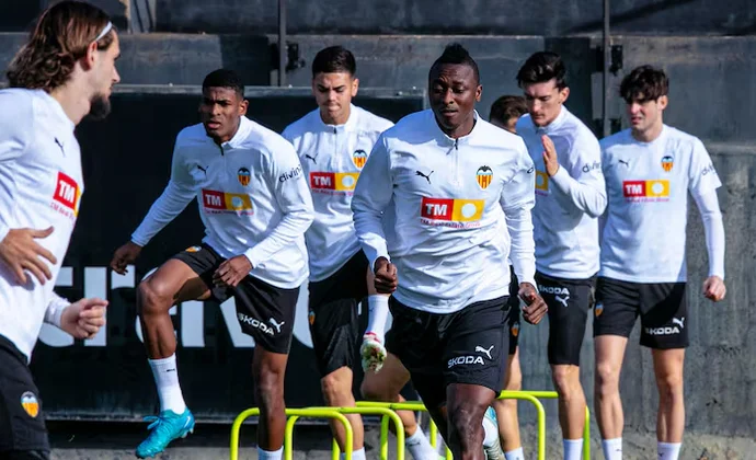 Corberán trabajó con Sadiq y Diego López como pareja de delanteros este jueves