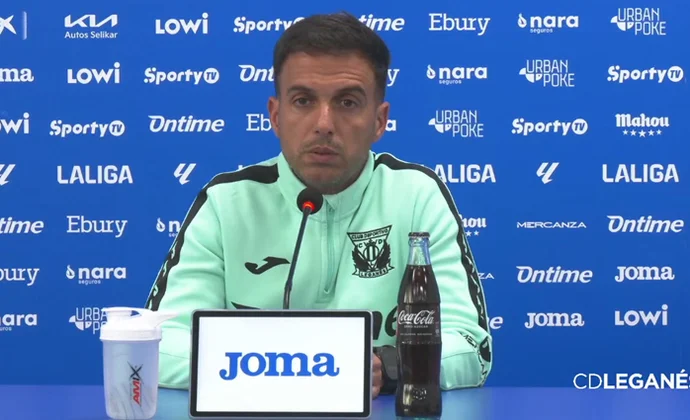 Borja Jiménez habla de Raba, Juan Cruz, el balón parado, el Barcelona y dice que tiene algunos jugadores tocados