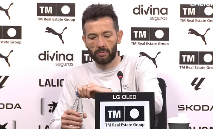 Corberán mantiene los pies en el suelo y habla de Foulquier y el 4-4-2 con Rafa Mir y Hugo Duro