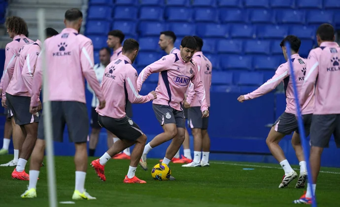 Oliván y Gragera, únicas bajas en la sesión previa al partido