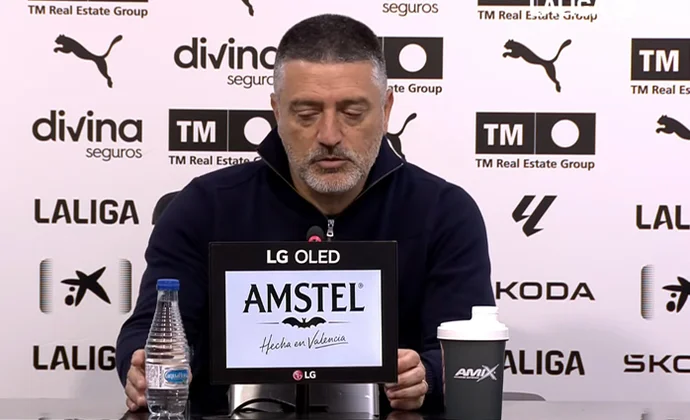 Pimienta analiza la derrota, evita hablar del arbitraje y ya piensa en el Alavés