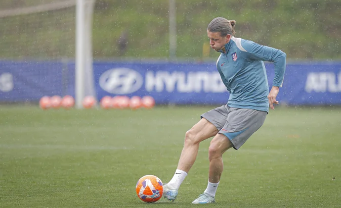 De Paul acelera, Simeone sigue ensayando once y Lemar se ausenta