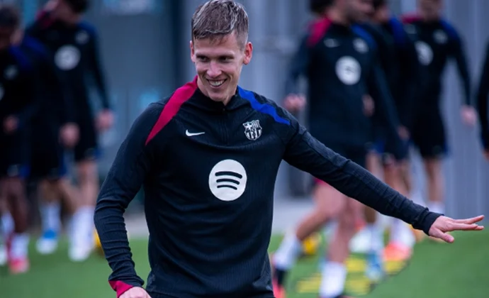 Dani Olmo recibe el alta médica y volverá a la lista para viajar a Dortmund