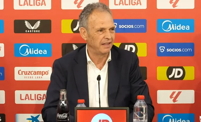 Caparrós se presenta como nuevo entrenador del Sevilla y se aferra al lema del partido a partido