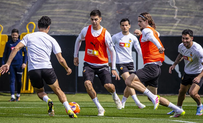 Mosquera vuelve al trabajo grupal tras la gestión de cargas de ayer