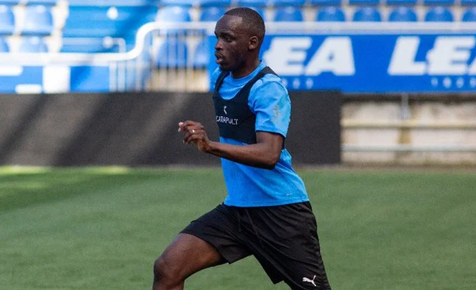 El Alavés avanza en su preparación con la única baja de Abqar