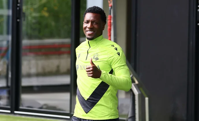 Sheraldo Becker se incorpora al grupo este jueves