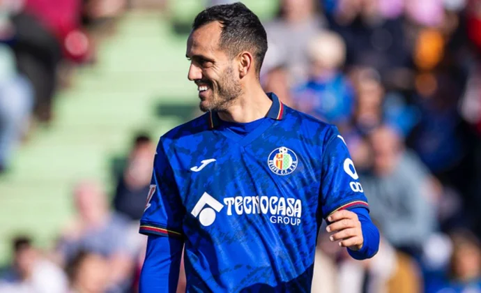 Juanmi muestra sus debilidades con Mayoral y Álvaro al acecho