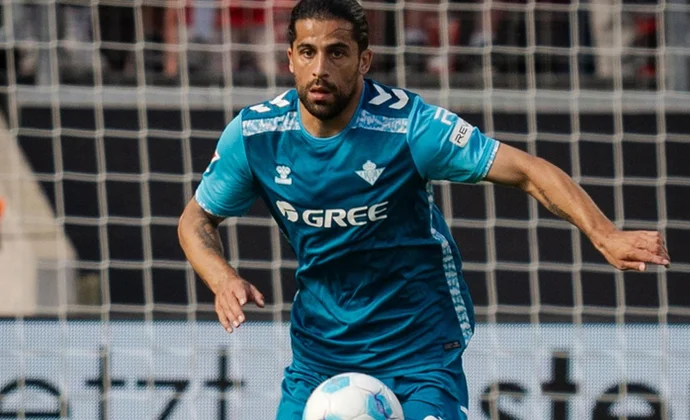 Ricardo Rodríguez se retiró lesionado del partido contra el Jagiellonia