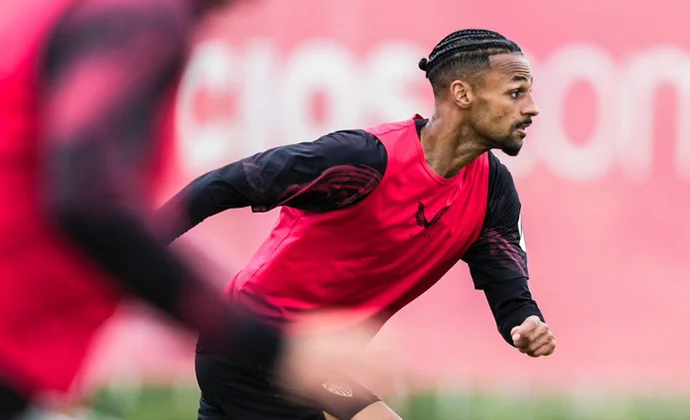 El Sevilla completa otra sesión si los tres lesionados